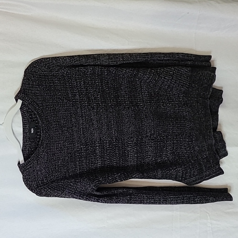 Mossimo sweater Small